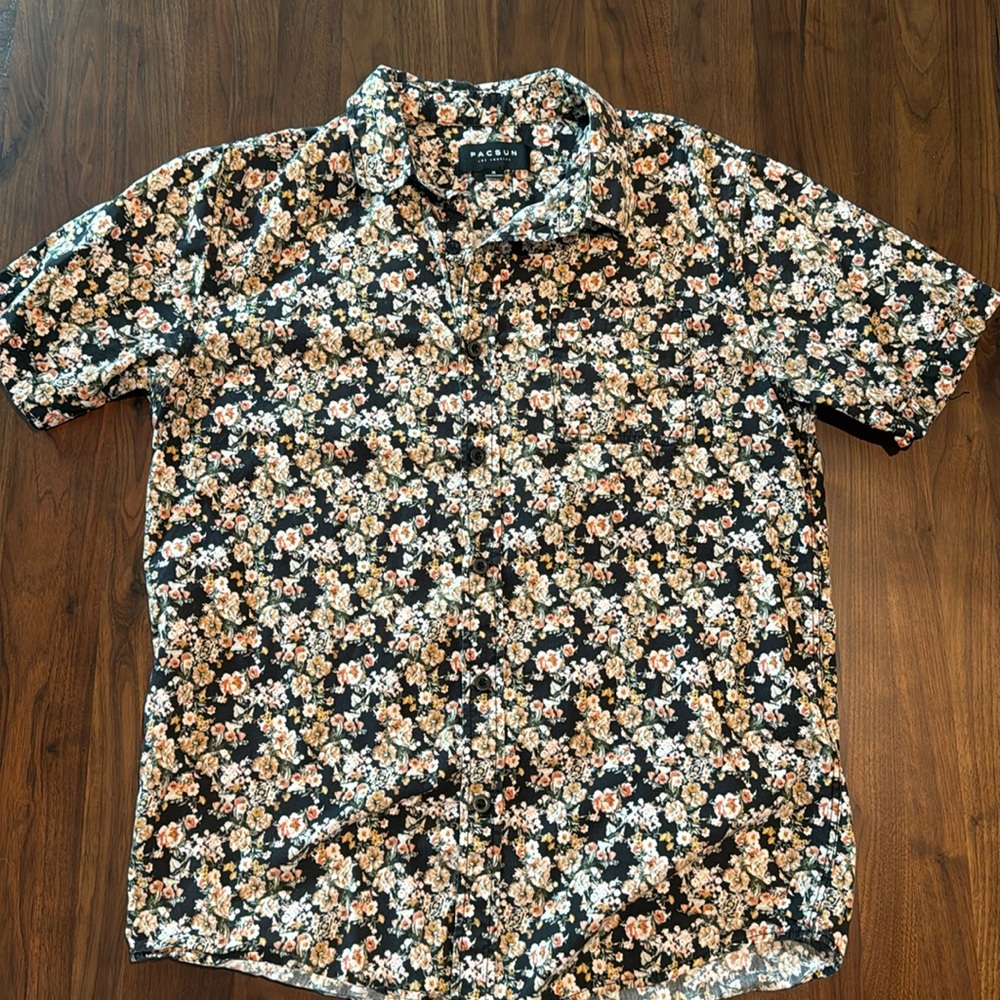 Pac Sun Medium Floral Short Sleeve Button Up